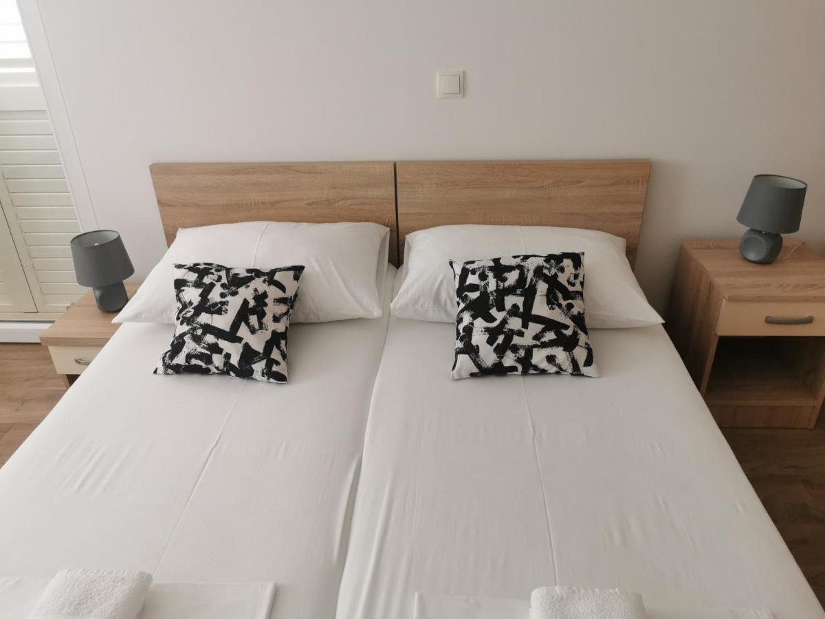 Apartmani Kronjac Milna  Esterno foto