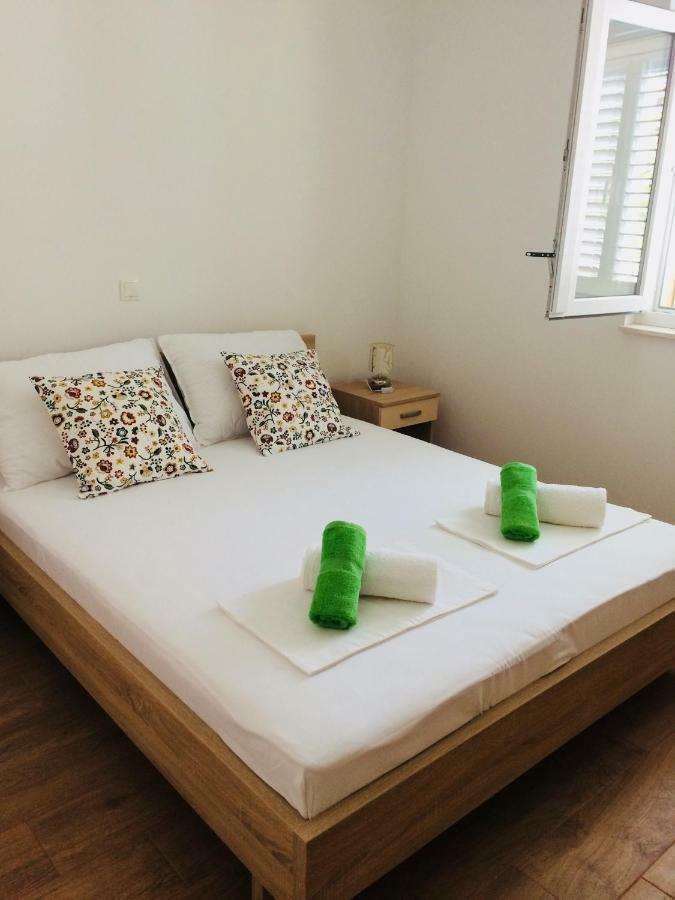 Apartmani Kronjac Milna  Esterno foto