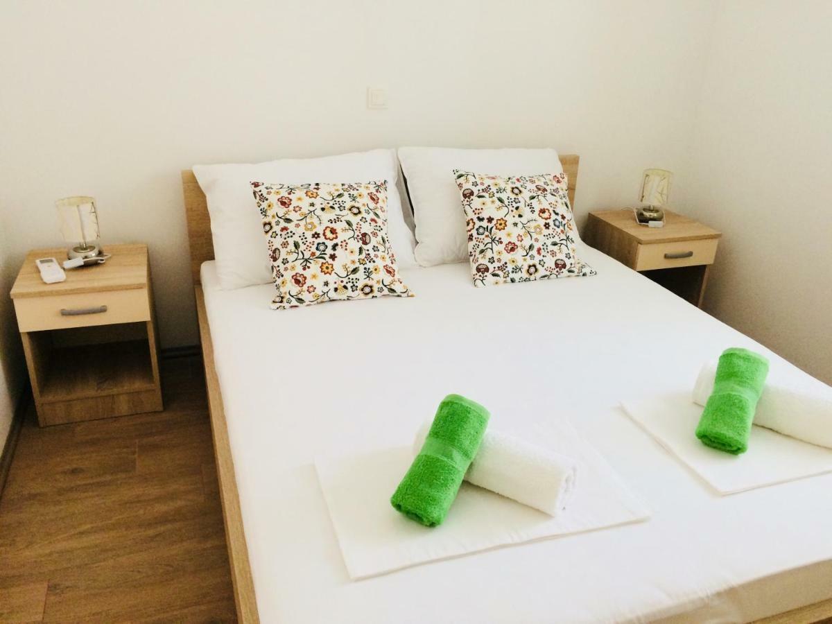 Apartmani Kronjac Milna  Esterno foto