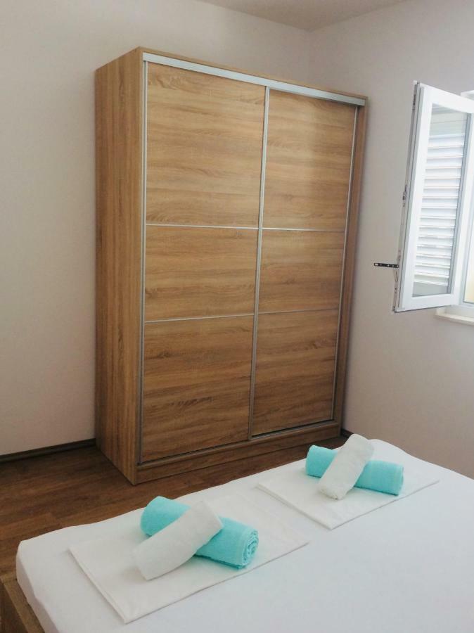 Apartmani Kronjac Milna  Esterno foto